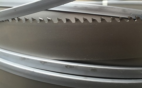 池州为何在切割硬度高的钛合金材料时需要将带锯条切削液的浓度加高？